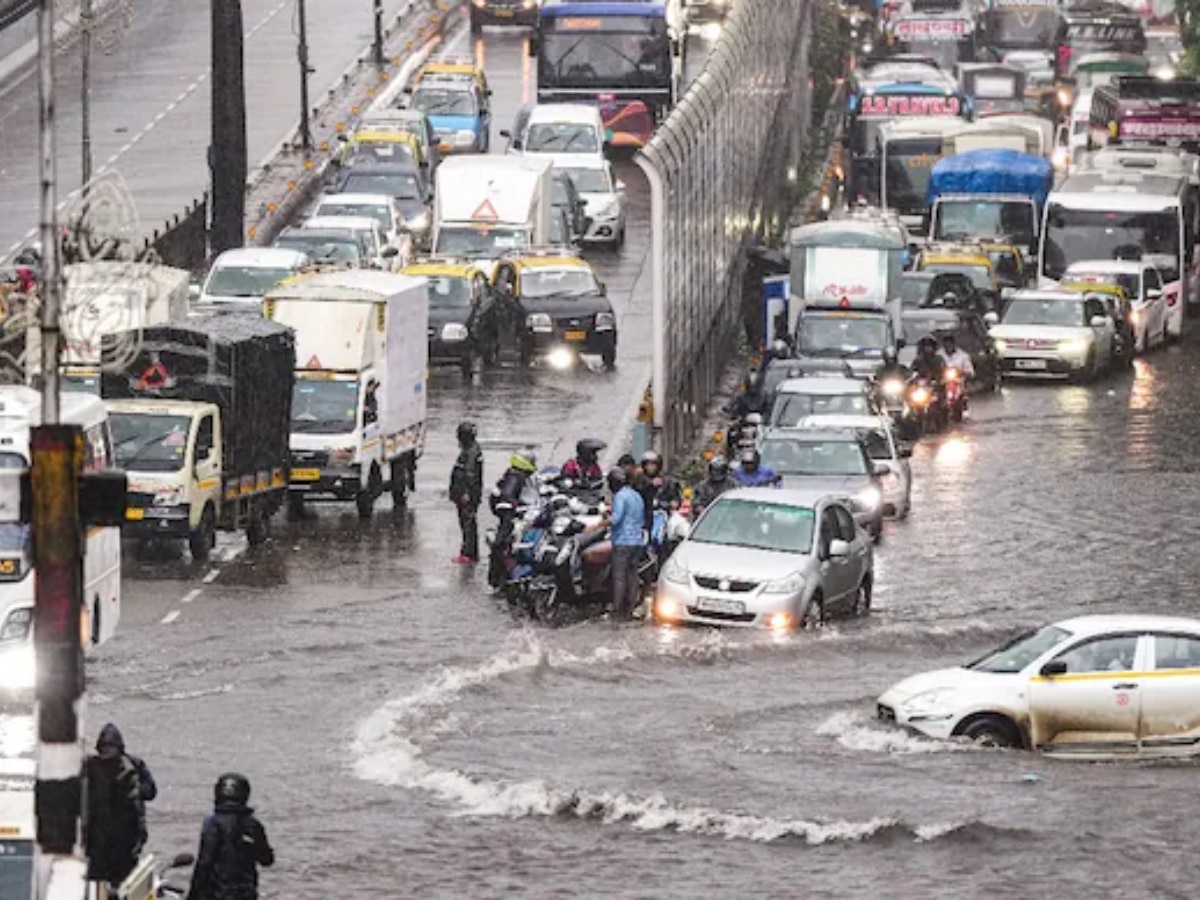 Mumbai Rains Heavy rains slow down Mumbai speed trains and flights ...