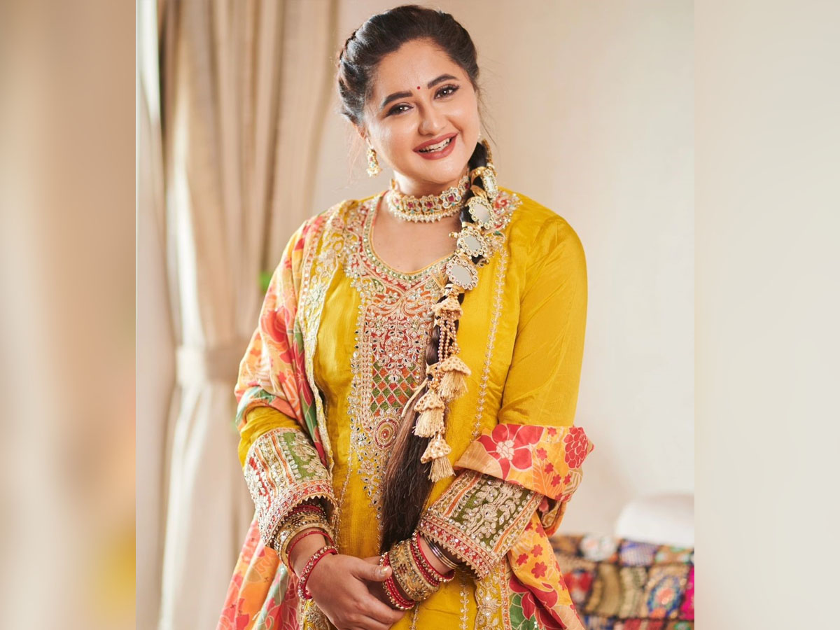 शादी कर के फंस गईं रश्मि देसाई; तलाक के बाद भी तंगहाल हुई जिंदगी. शादी कर के फंस गईं रश्मि देसाई; तलाक के बाद भी तंगहाल हुई जिंदगी.