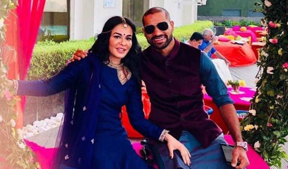 shikhar dhawan fall in love with 10 years elder Aesha mukherji after