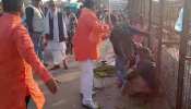 लखनऊः मेवा बेचने वाले 3 कश्मीरी युवकों की पिटाई, चारों आरोपी गिरफ्तार लखनऊः मेवा बेचने वाले 3 कश्मीरी युवकों की पिटाई, चारों आरोपी गिरफ्तार
