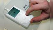 इस iPod में क्या है खास कि 14 लाख में बिकने को तैयार, खरीदने वालों में होड़ इस iPod में क्या है खास कि 14 लाख में बिकने को तैयार, खरीदने वालों में होड़