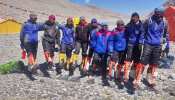महाराष्ट्र के आदिवासी बच्चों ने देश का नाम किया रोशन, एवरेस्ट पर फहराया तिरंगा महाराष्ट्र के आदिवासी बच्चों ने देश का नाम किया रोशन, एवरेस्ट पर फहराया तिरंगा