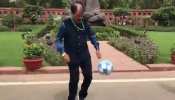 संसद परिसर में फुटबॉल खेल टीएमसी सांसद ने प्रधानमंत्री मोदी से मांगी मदद संसद परिसर में फुटबॉल खेल टीएमसी सांसद ने प्रधानमंत्री मोदी से मांगी मदद