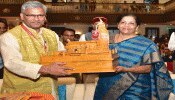 हिमालयी राज्यों को ग्रीन बोनस की मांग, निर्मला सीतारमण ने कहा- हरसंभव मदद को केंद्र तैयार हिमालयी राज्यों को ग्रीन बोनस की मांग, निर्मला सीतारमण ने कहा- हरसंभव मदद को केंद्र तैयार