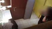 ट्रायल रूम में कपड़े बदल रही थी लड़की, अचानक दिखा हिडन कैमरा और फिर... ट्रायल रूम में कपड़े बदल रही थी लड़की, अचानक दिखा हिडन कैमरा और फिर...