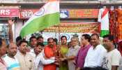 अयोध्या: कश्मीर के लाल चौक पर तिरंगा फहराने निकला जत्था, राखी बांधकर किए गए विदा अयोध्या: कश्मीर के लाल चौक पर तिरंगा फहराने निकला जत्था, राखी बांधकर किए गए विदा