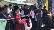 लेह में गरजे राजनाथ सिंह, "कश्मीर कब पाकिस्तान का था, गिलगिट-PoK हमारे हिस्से हैं" लेह में गरजे राजनाथ सिंह, "कश्मीर कब पाकिस्तान का था, गिलगिट-PoK हमारे हिस्से हैं"