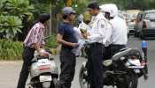 ट्रैफिक पुलिसकर्मियों ने यातायात नियम तोड़े तो भरना होगा दोगुना जुर्माना, जानें क्यों ट्रैफिक पुलिसकर्मियों ने यातायात नियम तोड़े तो भरना होगा दोगुना जुर्माना, जानें क्यों