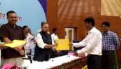 बिहार: दूर होगी राजस्व विभाग के ऑफिसर्स की कमी, 150 पदाधिकारियों को सौंपा गया नियुक्ति पत्र बिहार: दूर होगी राजस्व विभाग के ऑफिसर्स की कमी, 150 पदाधिकारियों को सौंपा गया नियुक्ति पत्र