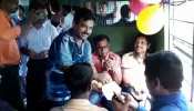 यात्रियों ने चलती ट्रेन के अंदर की विश्वकर्मा पूजा, भगवान से मांगा अनोखा आशीर्वाद यात्रियों ने चलती ट्रेन के अंदर की विश्वकर्मा पूजा, भगवान से मांगा अनोखा आशीर्वाद