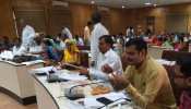 खाना देख अफसर भूले जयपुर को सिंगल यूज प्लास्टिक मुक्त बनाने का संकल्प, जाने पूरा मामला खाना देख अफसर भूले जयपुर को सिंगल यूज प्लास्टिक मुक्त बनाने का संकल्प, जाने पूरा मामला