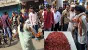CAA के खिलाफ भारत बंद में जबरदस्ती दुकान बंद कर रहे दंगाइयों से अकेले भिड़ गई महिला CAA के खिलाफ भारत बंद में जबरदस्ती दुकान बंद कर रहे दंगाइयों से अकेले भिड़ गई महिला