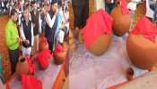 PM मोदी की रैली में थी मटके और कुल्हड़ में पानी पीने की व्यवस्था, लोगों ने कहा-अच्छी पहल PM मोदी की रैली में थी मटके और कुल्हड़ में पानी पीने की व्यवस्था, लोगों ने कहा-अच्छी पहल