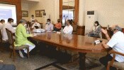दिल्ली में कोरोना की वजह से हालात गंभीर, LG अनिल बैजल ने बुलाई सर्वदलीय बैठक दिल्ली में कोरोना की वजह से हालात गंभीर, LG अनिल बैजल ने बुलाई सर्वदलीय बैठक