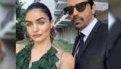 NCB दफ्तर पहुचीं Arjun Rampal की गर्लफ्रेंड गैब्रिएला डेमेट्रियड्स, एक्टर को भी भेजा समन NCB दफ्तर पहुचीं Arjun Rampal की गर्लफ्रेंड गैब्रिएला डेमेट्रियड्स, एक्टर को भी भेजा समन