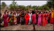 शादी में &#039;कोबरा डांस&#039;: सुकमा में जवानों का अनोखा अंदाज, देखें जबरदस्त VIDEO