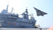 Indian Navy ने रच दिया इतिहास, आईएनएस विक्रांत पर LCA लड़ाकू विमान की सफल लैंडिंग