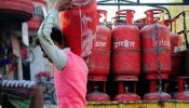LPG Cylinder Price: गैस सिलेंडर हुआ सस्ता, फिर भी आम आदमी  खुश नहीं, जानें क्यों