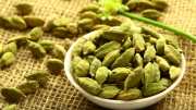 benefits of keeping cardamom under pillow takiye ke niche ilaichi rakhne ke fayde