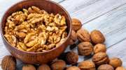 health benefits of eating soaked walnuts bheege hue akhrot ke fayde