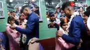 Viral Video Couple got married in a moving train passengers became guests video went viral