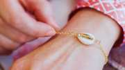 know about these 6 amazing benefits of wearing cowrie shells in hand