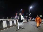 PM Modi in Varanasi: देर रात काशी की सड़कों पर चली डबल इंजन की सरकार, पीएम मोदी और सीएम योगी ने किया निरीक्षण
