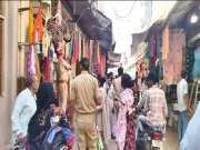 Pratapgarh News: पुलिस ने अभियान चलाकर हटाया अतिक्रमण, दुकानों के आगे रखा सामान किया जब्त
