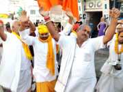 Jhalawar: संत पीपा जयंती महोत्सव पर शहर में निकली शोभायात्रा, झूमते दिखे साधु-संत 