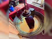 Viral video of ice cream See how Kulfi is made at home