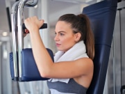 Wearing makeup while doing exercise can cause skin problems 