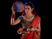 Karwa Chauth Upay for husband long age astro tips for women in vrat