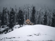 Weather Update: जम्मू-कश्मीर में शुरु हुई बर्फबारी, दिल्ली में अबतक गर्मी जारी, यूपी-बिहार में करवट ले रहा मौसम 