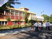 Jhansi Medical College: झांसी के जिस मेडिकल कॉलेज में बच्चे मरे, वहां MBBS की फीस कितनी?