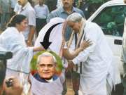 Atal Bihari Vajpayee Jayanti: अटल पहुंच गए थे ममता बनर्जी के घर, उनकी मां से बोले- आपकी बेटी तंग करती है!