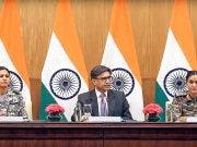 भारत के सामने पाकिस्तान ने टेके घुटने, इंडियन आर्मी ने कहा- &#039;पाक की आक्रामक और रक्षात्मक क्षमताएं पूरी तरह ध्वस्त&#039;