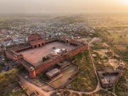 आखिर कैसे वीरान हो गया अकबर का पसंदीदा शहर? राजधानी बनते ही आया था भूचाल!