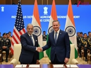 भारत-अमेरिका की सबसे बड़ी डील! 10 साल का रक्षा समझौता बदलेगा एशिया की ताकत का संतुलन भारत-अमेरिका की सबसे बड़ी डील! 10 साल का रक्षा समझौता बदलेगा एशिया की ताकत का संतुलन