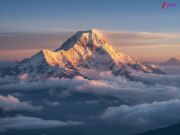 सफेद रंग और बादलों को छूती पर्वत की चोटियां! 'सफेद पर्वत' को देखते ही दिल हो जाता है रोमांचित