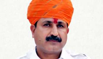 MP : चुनाव प्रचार करना BJP नेता को पड़ा भारी, जनसंपर्क के दौरान पहना दिया 'जूतों का हार' MP : चुनाव प्रचार करना BJP नेता को पड़ा भारी, जनसंपर्क के दौरान पहना दिया 'जूतों का हार'