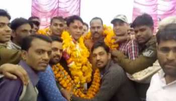 MP: अनोखे अंदाज में हुई थाना प्रभारी की विदाई, पुलिस परिवार के साथ ग्रामीण भी हुए शामिल MP: अनोखे अंदाज में हुई थाना प्रभारी की विदाई, पुलिस परिवार के साथ ग्रामीण भी हुए शामिल
