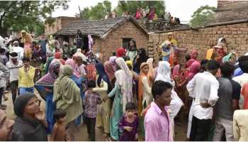 सिरोही: मंदिर से हुई बेशकीमती मूर्ति चोरी, विरोध में ग्रामीणों में बंद रखे अपने प्रतिष्ठान सिरोही: मंदिर से हुई बेशकीमती मूर्ति चोरी, विरोध में ग्रामीणों में बंद रखे अपने प्रतिष्ठान