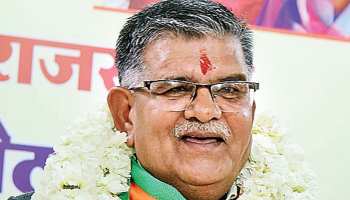 राजस्थान: राज्यपाल ने गुलाब चंद कटारिया को प्रोटेम स्पीकर की शपथ दिलाई राजस्थान: राज्यपाल ने गुलाब चंद कटारिया को प्रोटेम स्पीकर की शपथ दिलाई