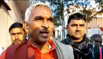 BJP के विधायक सुरेंद्र सिंह बोले- '2019 की लड़ाई भारत में बोटी और बोतल बनाम रोटी और लंगोटी होगी' BJP के विधायक सुरेंद्र सिंह बोले- '2019 की लड़ाई भारत में बोटी और बोतल बनाम रोटी और लंगोटी होगी'
