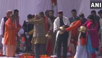 पत्नी के साथ कुंभ में पहुंचे राष्ट्रपति रामनाथ कोविंद, किया गंगा पूजन पत्नी के साथ कुंभ में पहुंचे राष्ट्रपति रामनाथ कोविंद, किया गंगा पूजन