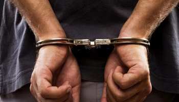 बिहार : बेगूसराय में शराब के साथ पांच पुलिसकर्मी गिरफ्तार, बैरक में रखी थी बोतलें बिहार : बेगूसराय में शराब के साथ पांच पुलिसकर्मी गिरफ्तार, बैरक में रखी थी बोतलें