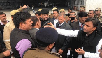 अखिलेश यादव का रास्ता रोकने वाले 2 अफसरों को मिली जान से मारने की धमकी अखिलेश यादव का रास्ता रोकने वाले 2 अफसरों को मिली जान से मारने की धमकी
