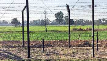 राजस्थान के हिंदुमलकोट बॉर्डर पर पाकिस्तानी रेंजरों ने किसानों पर की फायरिंग राजस्थान के हिंदुमलकोट बॉर्डर पर पाकिस्तानी रेंजरों ने किसानों पर की फायरिंग
