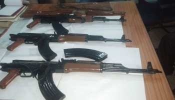 बिहारः अपराधी और एसटीएफ पुलिस के बीच मुठभेड़ में 3 अपराधी ढेर, 2 एके-47 बरामद बिहारः अपराधी और एसटीएफ पुलिस के बीच मुठभेड़ में 3 अपराधी ढेर, 2 एके-47 बरामद