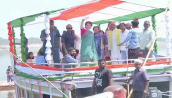 प्रयागराज: कांग्रेस के लिए नाव पर सवार हुईं प्रियंका गांधी, गंगा यात्रा कर पहुंचेंगी वाराणसी प्रयागराज: कांग्रेस के लिए नाव पर सवार हुईं प्रियंका गांधी, गंगा यात्रा कर पहुंचेंगी वाराणसी